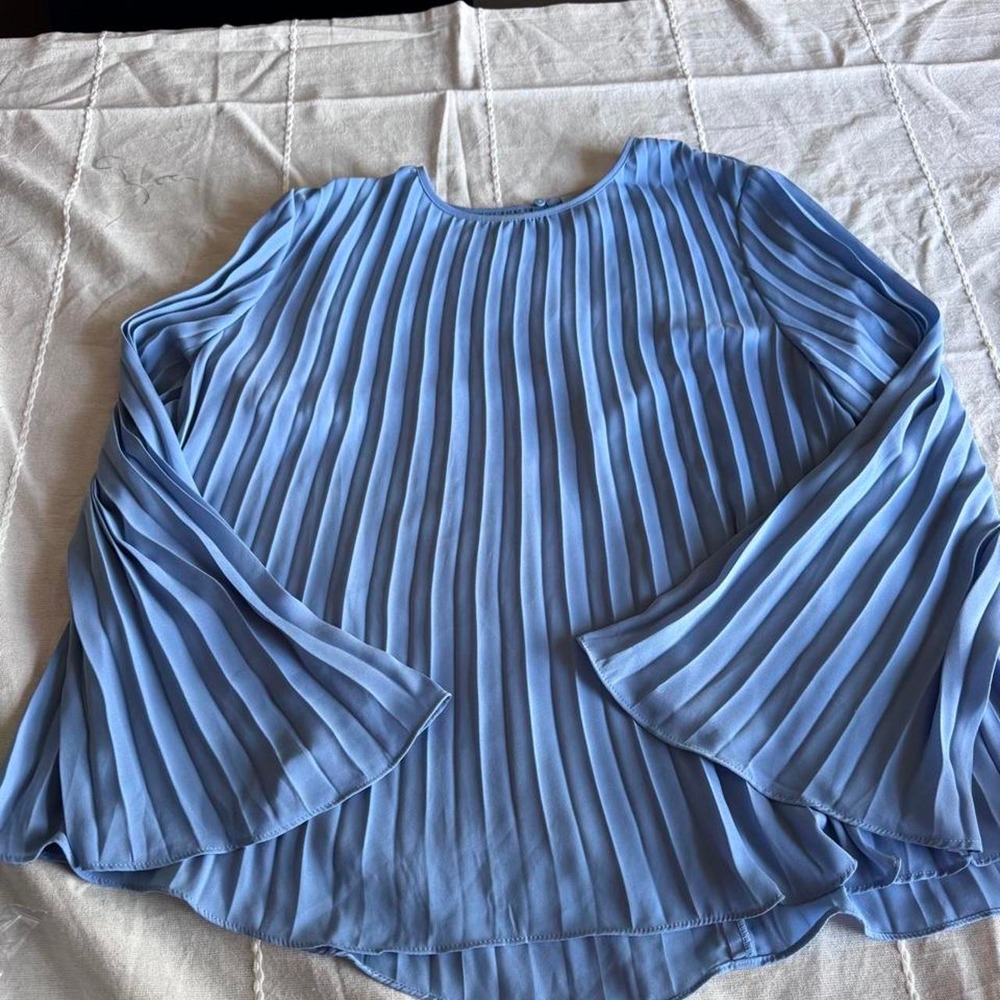 H&M blue pleated blouse with vertical pleats, size S
